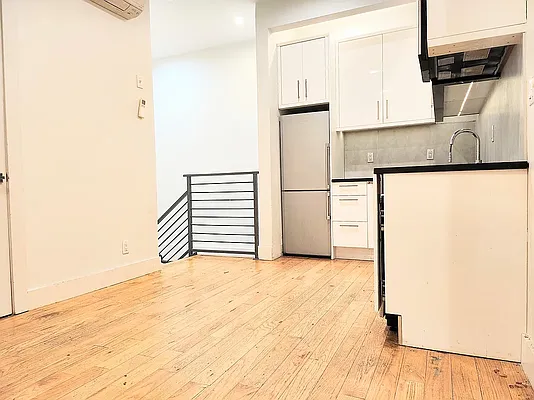 Rented by NYC REALTY GROUP 693 | media 42