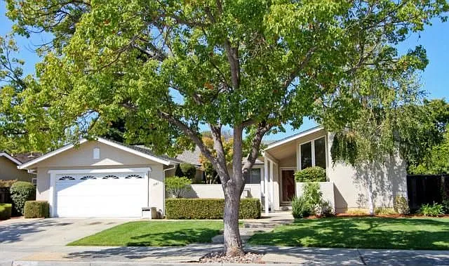 10143 Riedel Pl photo 1