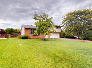1064 Blueberry Hill Dr, Brunswick, OH 44212