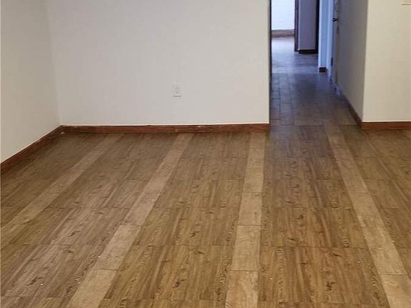 3rd image of 10837 52nd Ave