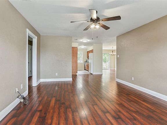 3rd image of 269 Dianne Dr