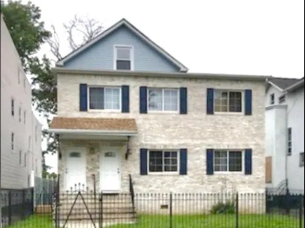 4 University Pl, East Orange City, NJ 07018