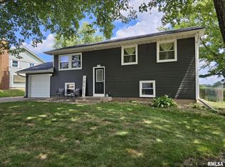 1701 Springdale Dr, Clinton, IA 52732