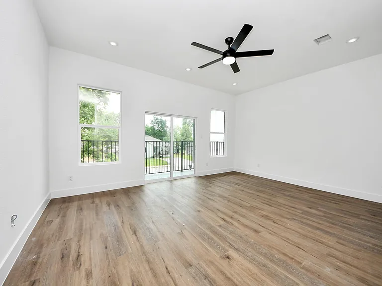 8313 Venus St — Photo 16
