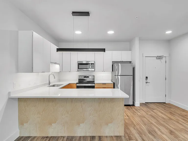 121 Shea Dr — Photo 1