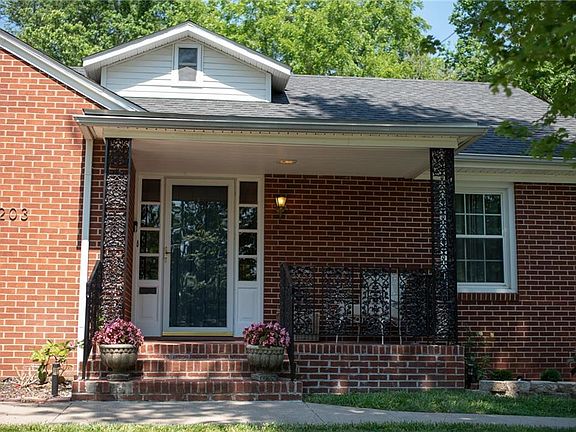 3rd image of 203 Elmwood Dr
