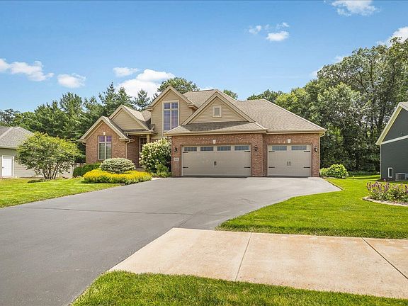 3rd image of 858 Freedlund Dr