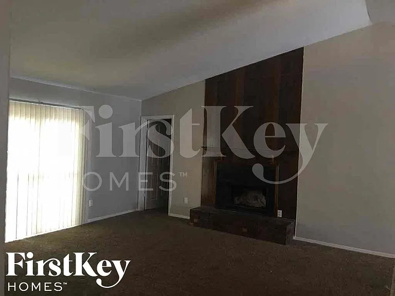 5749 Jardin Pl — Photo 3