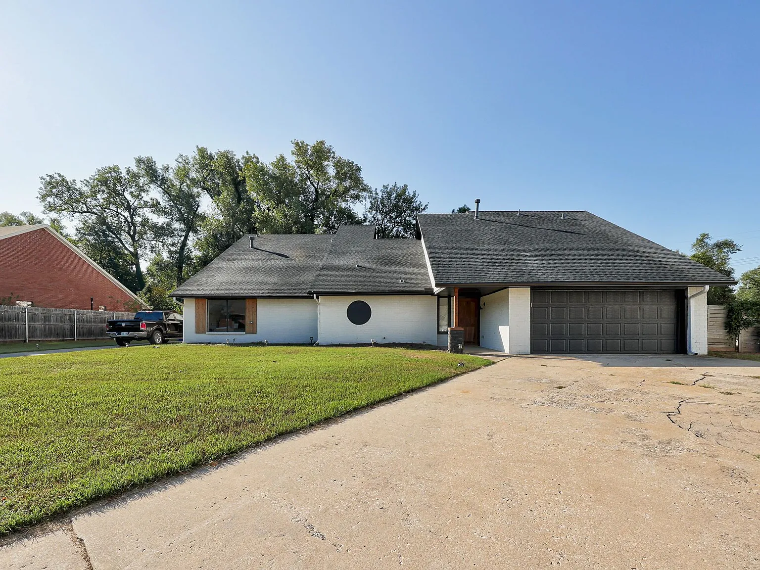 3 bed, 2.0 bath, 1940 sqft, $2,250 — Photo 1