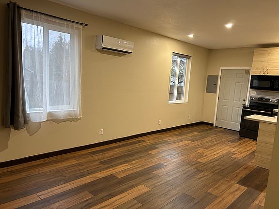 2nd image of 140 NE Elkwood Ln #A