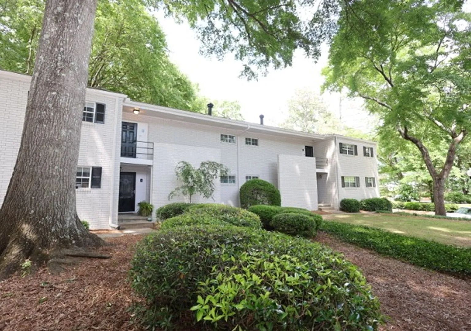 2 Bedroom Condo in Buckhead for RENT (Garden Brook at Peachtree Hills) — Photo 1