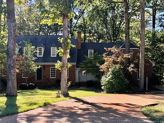 2nd image of 10 Higginson Ct