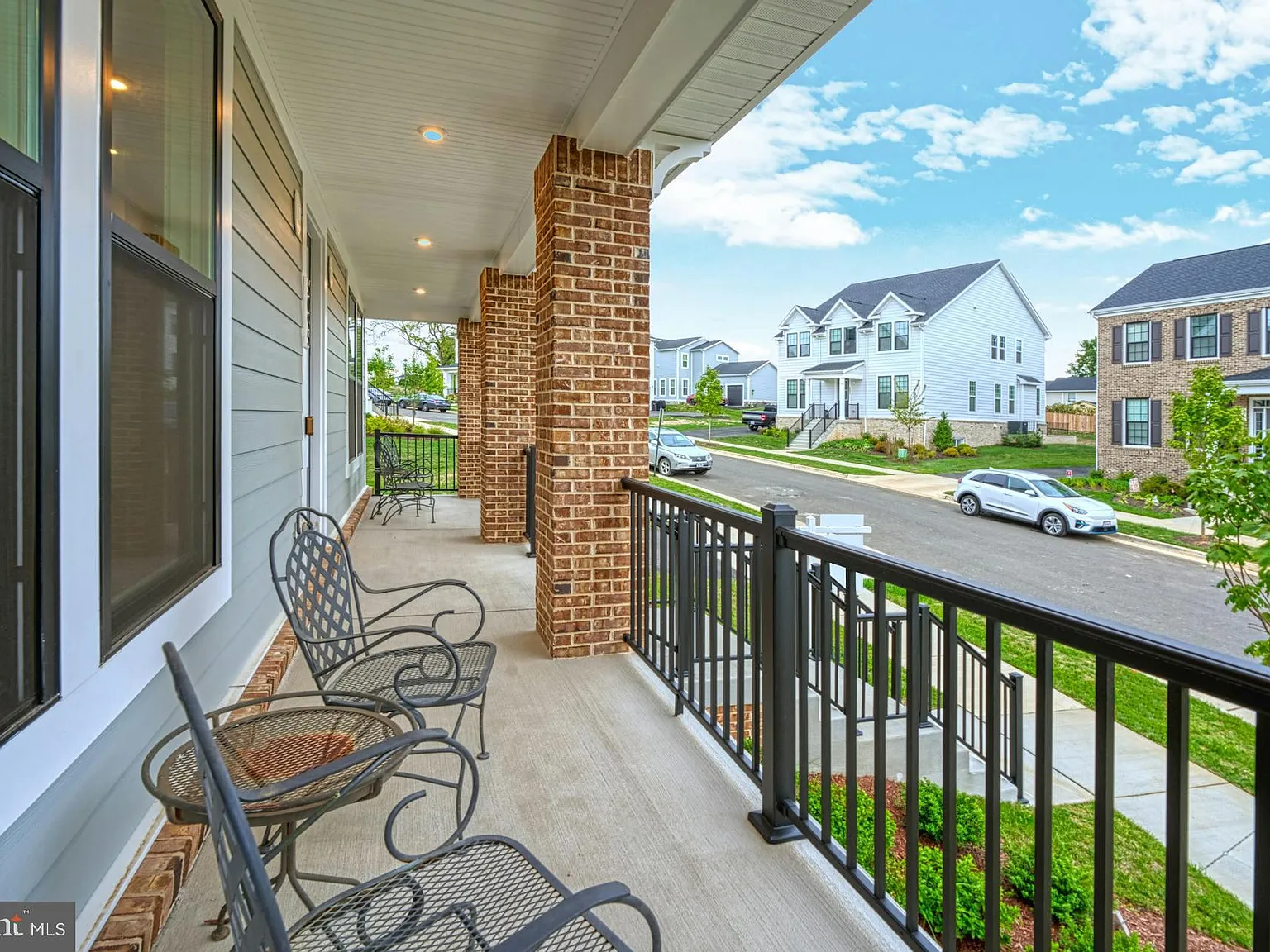 4 bed, 3.5 bath, 4871 sqft, $4,100 — Photo 4