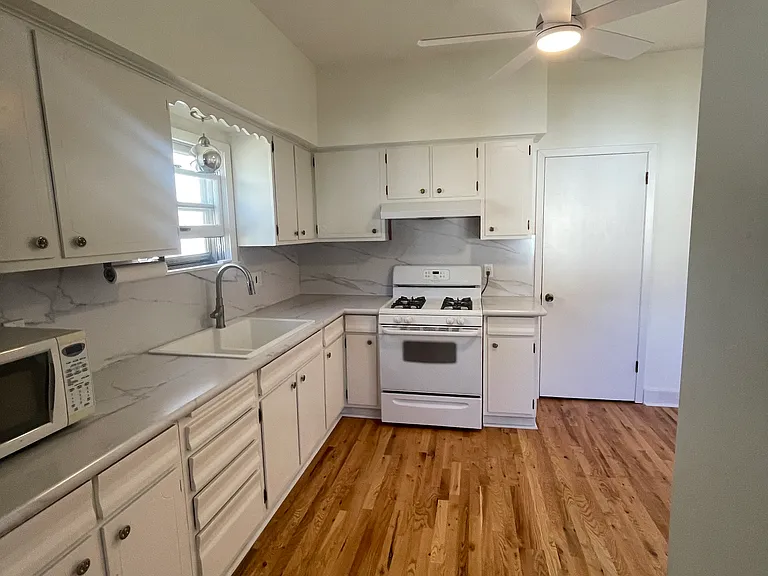 1367 Grand Ave — Photo 7