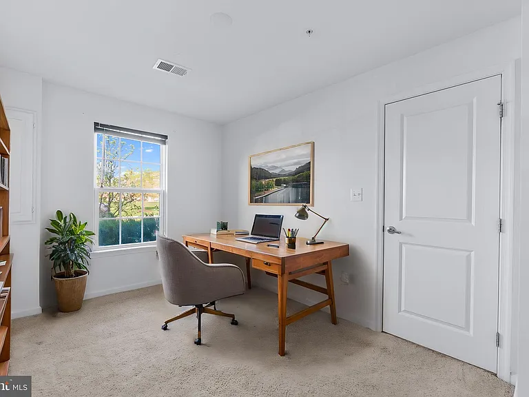 5365 S Center Dr — Photo 4