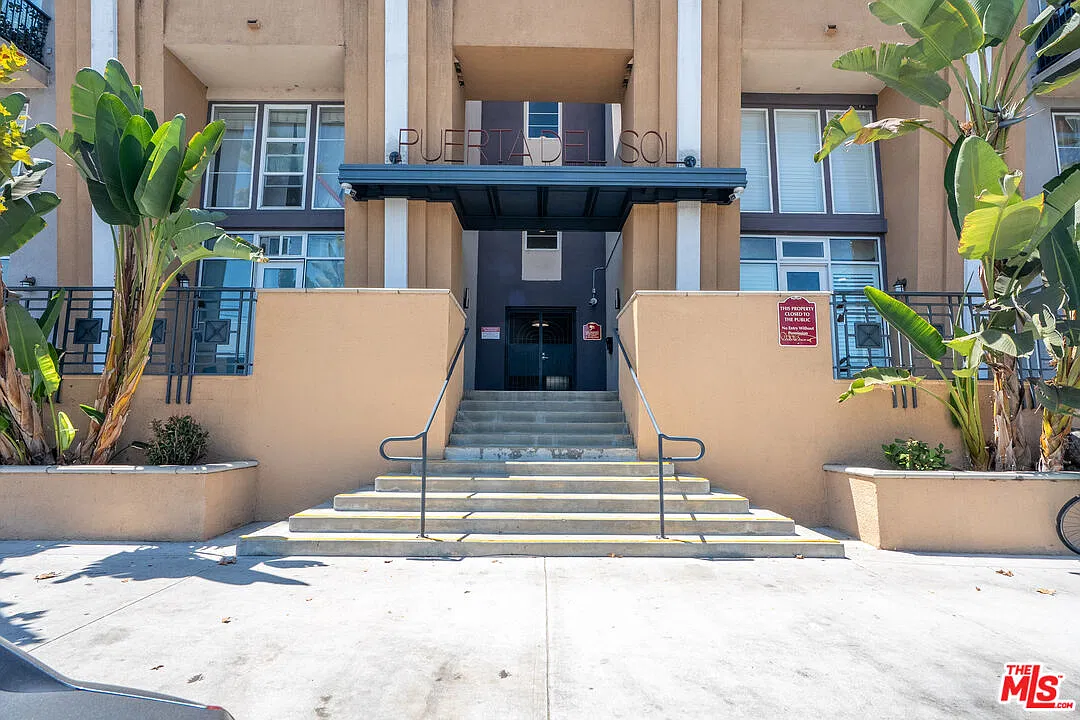 2 bed, 2.0 bath, 1160 sqft, $3,000 — Photo 1