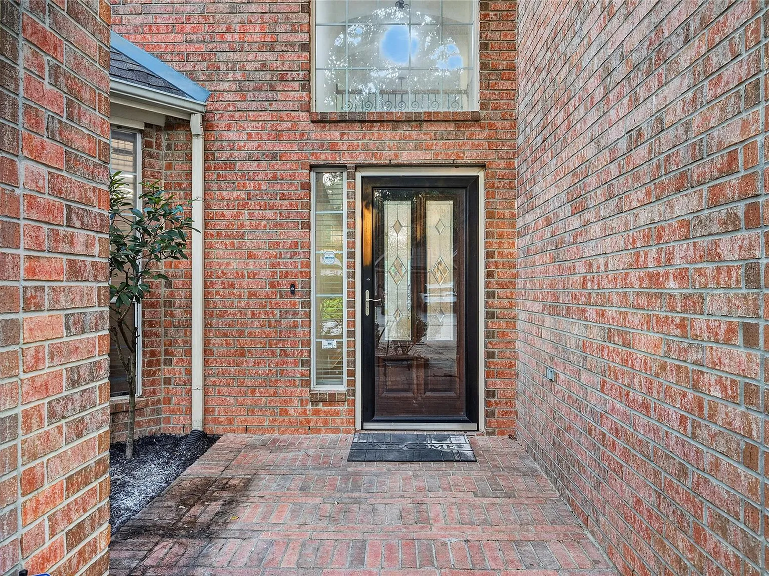 5 bed, 2.5 bath, 2738 sqft, $3,200 — Photo 4