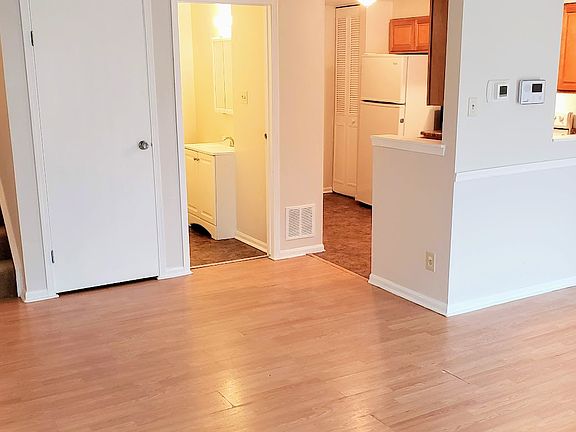 4th image of 2705 Greenwood Dr