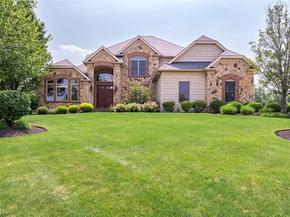 720 Walden Reserve Blvd, Hinckley, OH 44233