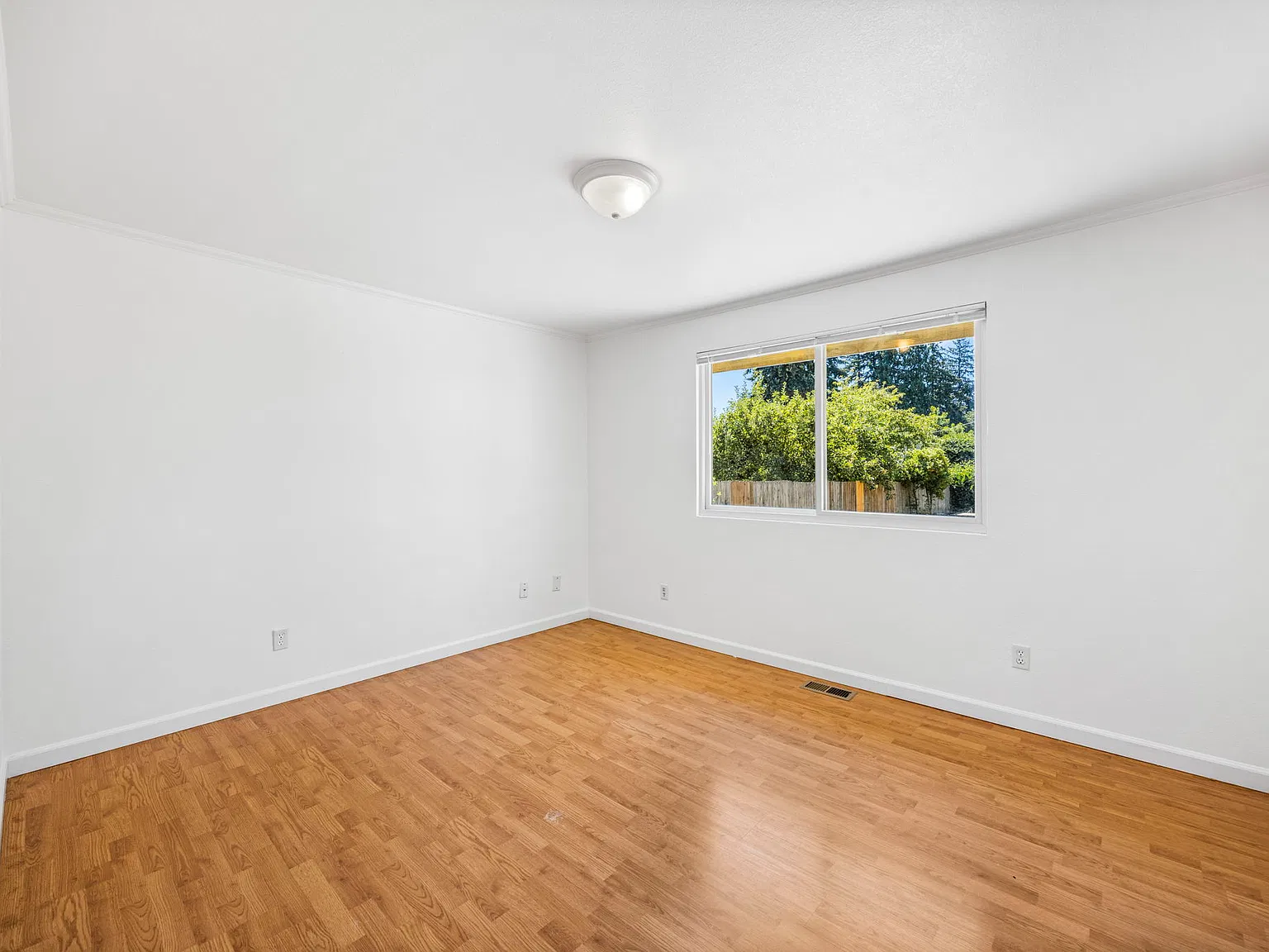 2825 I St SE — Photo 3