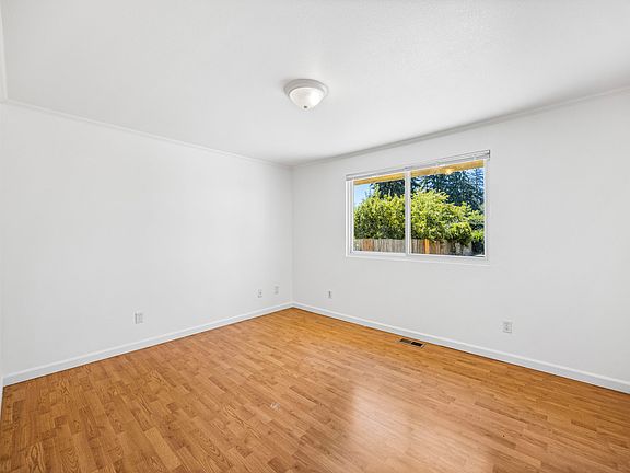 3rd image of 2825 I St SE