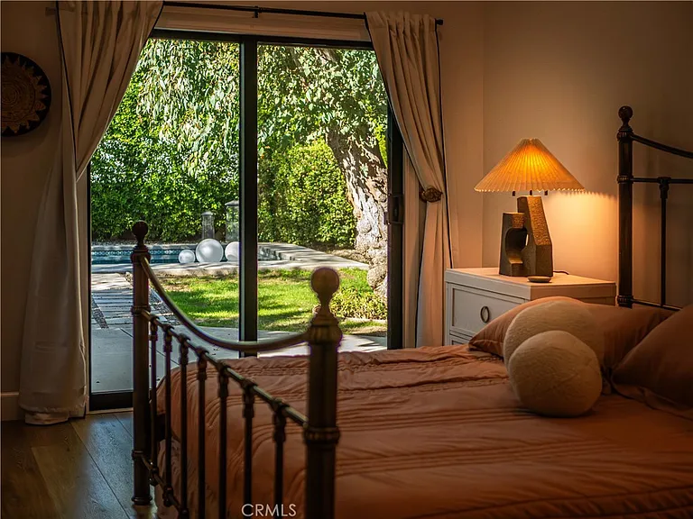 21327 Providencia St — Photo 46