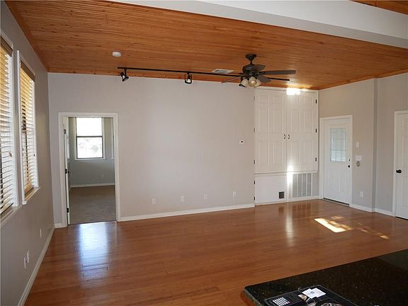 3rd image of 16216 Stewart Rd Unit B