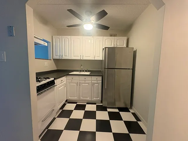 2 Consulate Dr #3B — Photo 9