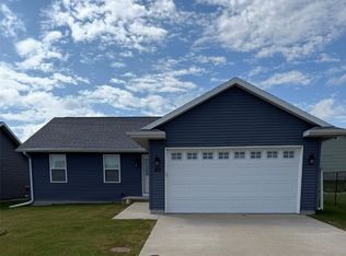 107 Blue Jay Ave, Vinton, IA 52349