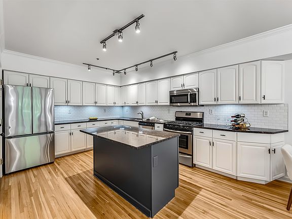 2nd image of 508 1st St APT 2W