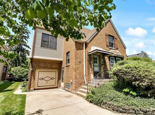 42 Northgate Rd, Riverside, IL 60546