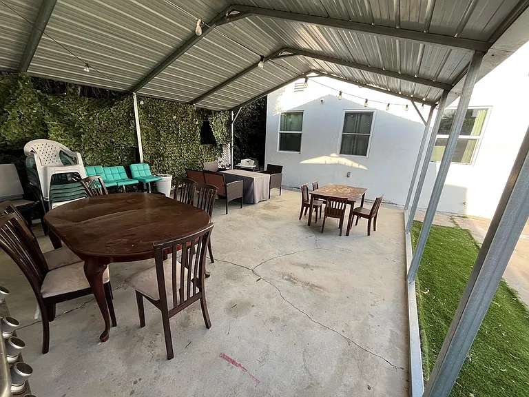 1415 Stearns Dr — Photo 46