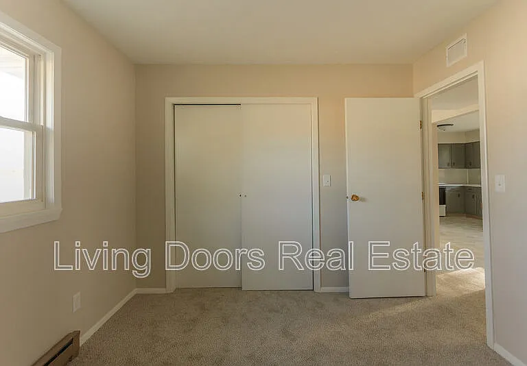 402 W Eldora Ave #D — Photo 11