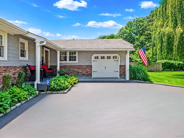 15 Locksley Lane, Nesconset, NY 11767