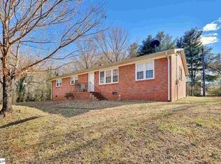 2 Holburn Ln, Taylors, SC 29687