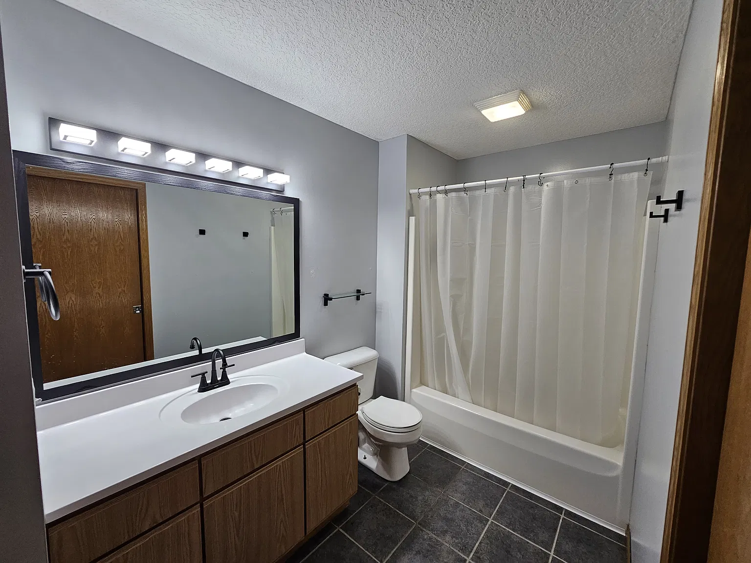 3470 Parkwild Dr — Photo 4