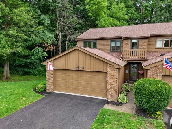 88 Great Wood Cir, Fairport, NY 14450