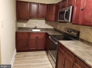 33 E Lynbrook Rd, Collingdale, PA 19023