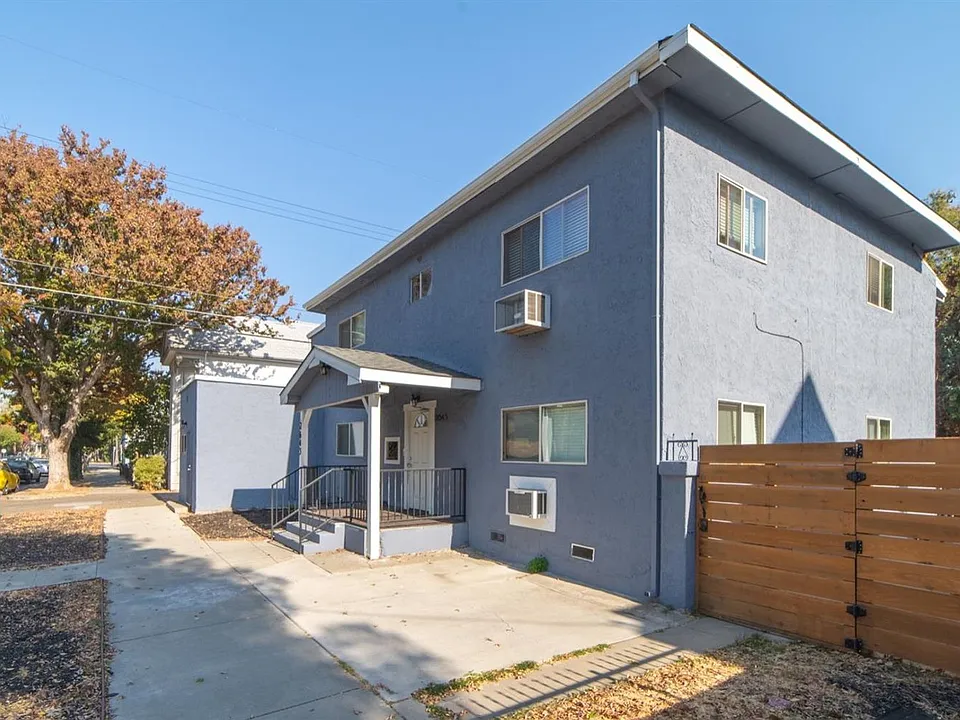 2643 32nd St