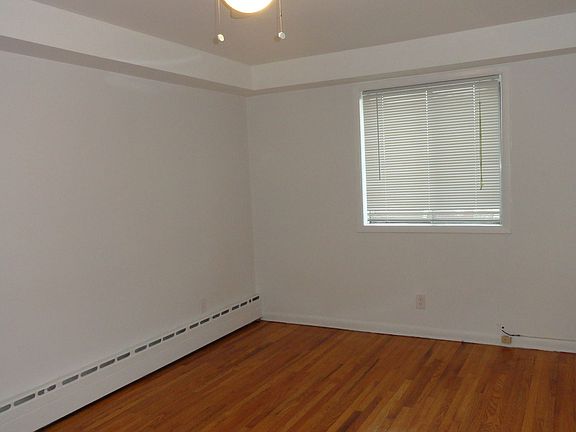 4th image of 2141 49th St #2