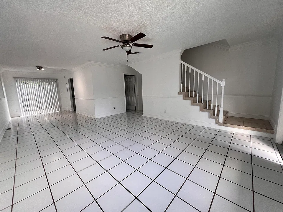 5403 Bayside Dr