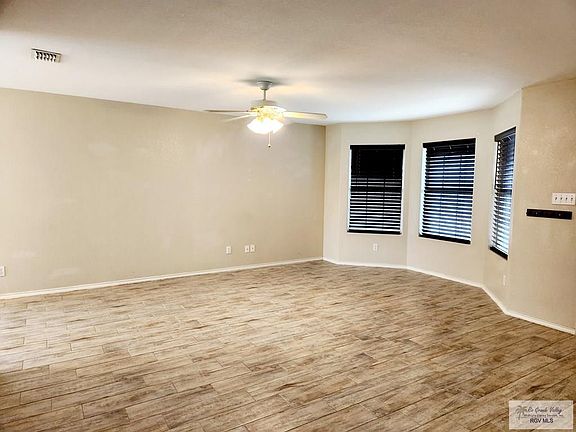 3rd image of 3035 Aberdeen Dr