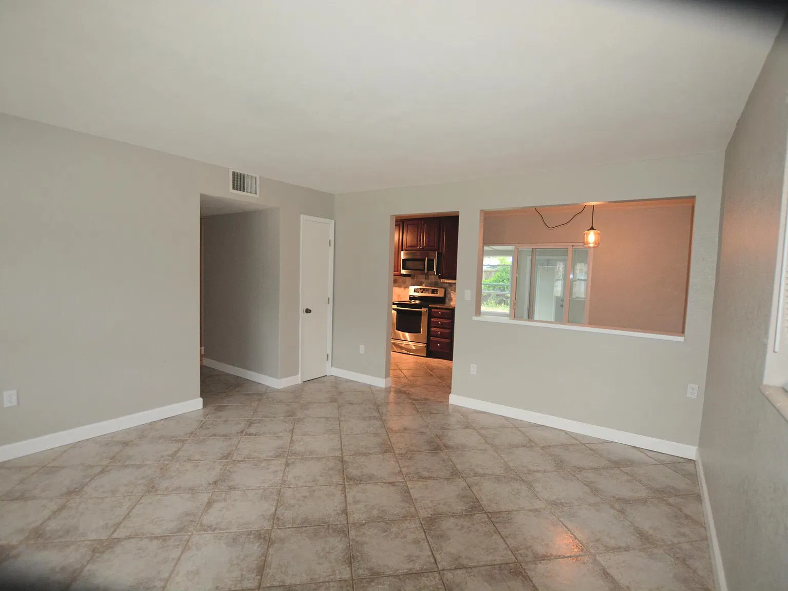 4 bed, $2,200 — Photo 2