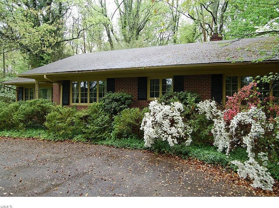 2nd image of 608 W Cornwallis Dr