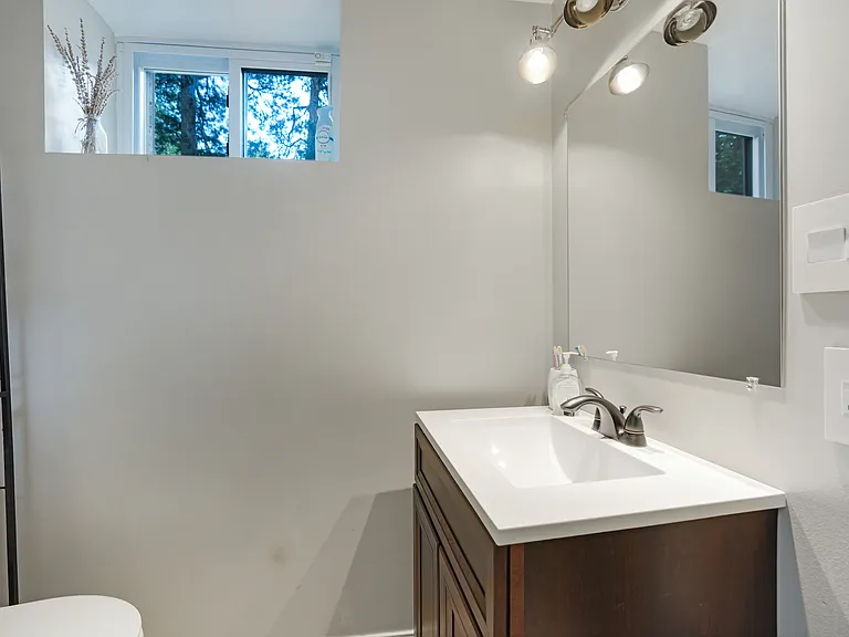 1911 Paul Spring Pkwy — Photo 36
