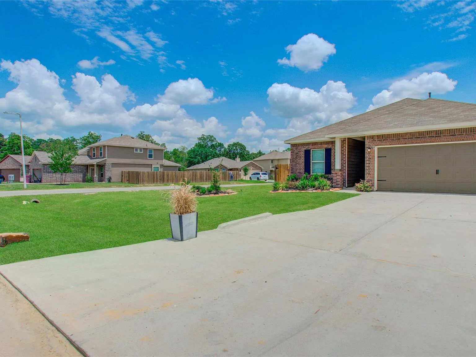 4 bed, 2.0 bath, 1821 sqft, $1,965 — Photo 3