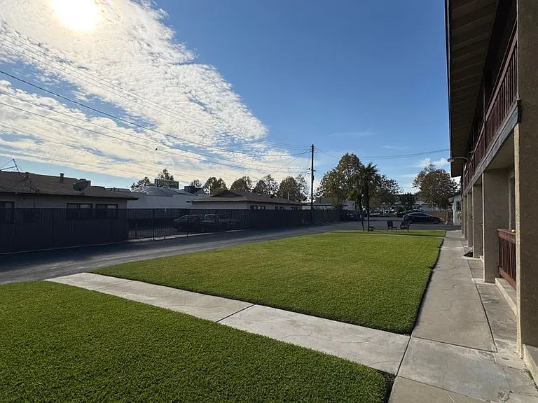 5642 Rosemead — Photo 13