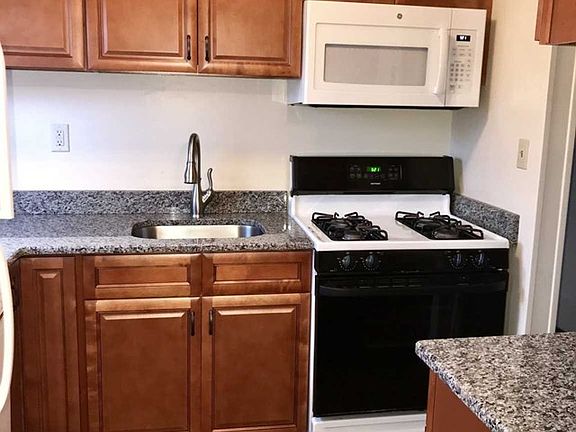 5th image of 70 Spruce St
