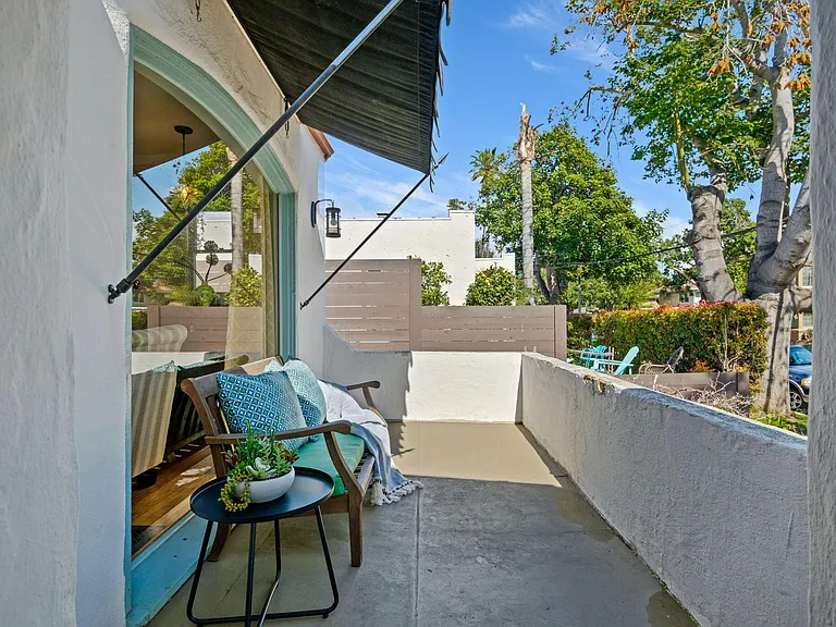 224 W Cota St — Photo 37