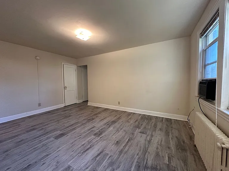 4585 MacArthur Blvd NW — Photo 8